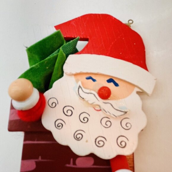 Vintage Santa Claus In Chimney Wooden Christmas Ornament Hand Painted Taiwan - Picture 2 of 9